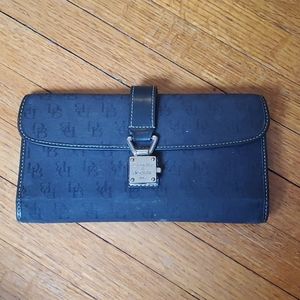 Dooney and Bourke wallet